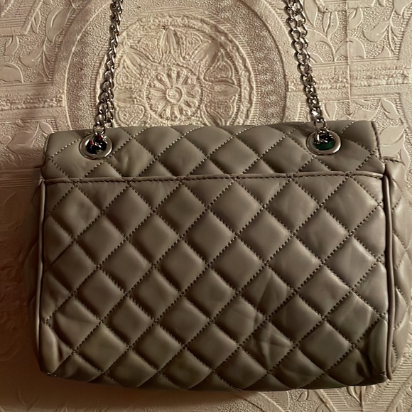 Michael Kors Grey Quilted Soft Leather Sholder Bag.Pristine Condition.⚠️FIRM⚠️ - Picture 4 of 15